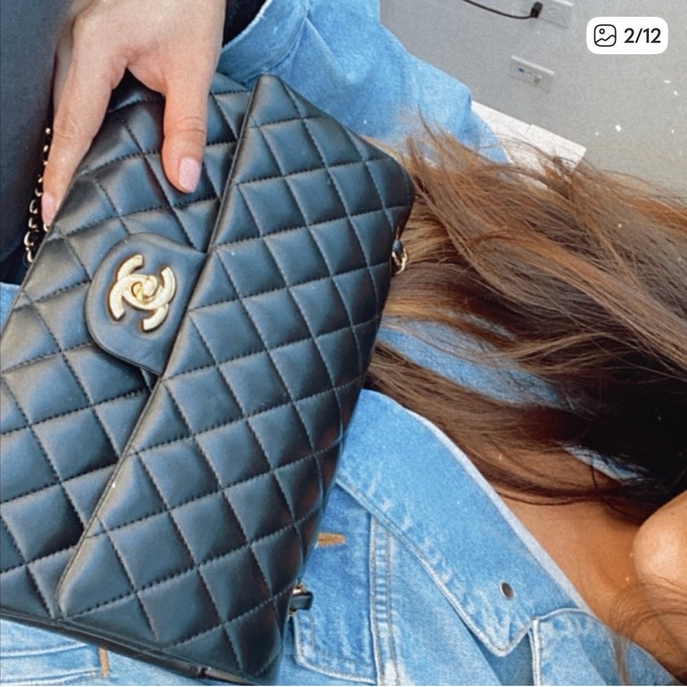 Chanel Black Medium classic flap bag - Picture 2 of 12
